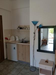 Η κουζίνα ή μικρή κουζίνα στο Αγία Φωτιά