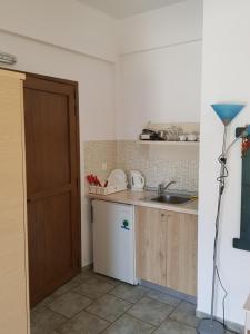 Una cocina o zona de cocina en Agia Fotia