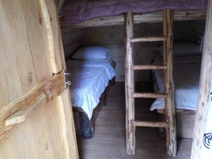 سرير بطابقين أو أسرّة بطابقين في غرفة في Chalet Lucija