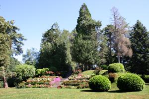 a garden with pink and purple flowers and bushes at Villa Bregana in Carnago