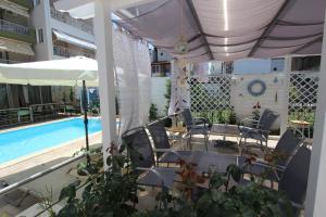 Bazén v ubytování Hotel Mallas nebo v jeho okolí
