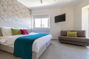 Rúm í herbergi á DEM Hotel