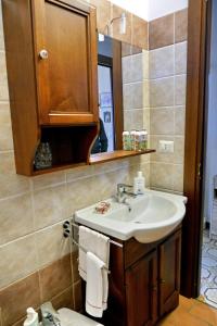 a bathroom with a sink and a mirror at B&B "Il Cantastorie" Casa Molinari-Boldrini - Room & breakfast in Castelfranco Emilia +54 photos