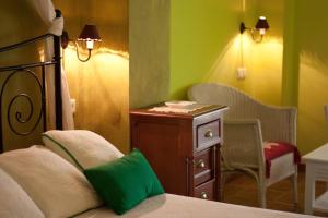 A bed or beds in a room at Hotel Sierra Quilama