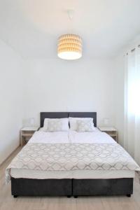 Postel nebo postele na pokoji v ubytování Bacan Family Apartments