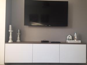 Televízia a/alebo spoločenská miestnosť v ubytovaní DP Apartament Polanki Park