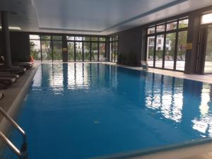 Bazén v ubytovaní DP Apartament Polanki Park alebo v jeho blízkosti
