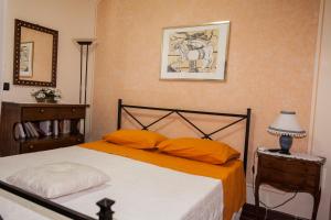 A bed or beds in a room at B&B Villa Carmen
