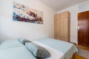 Postel nebo postele na pokoji v ubytování Apartman Edi