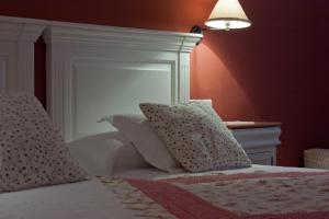 A bed or beds in a room at Hotel Sierra Quilama