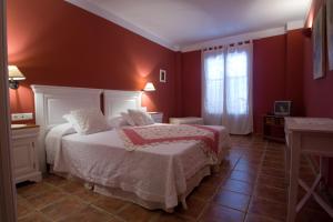A bed or beds in a room at Hotel Sierra Quilama