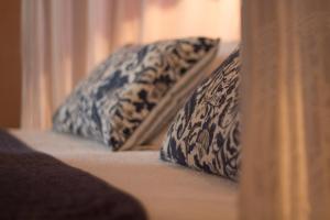 A bed or beds in a room at Hotel Sierra Quilama