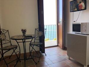 Kuchyň nebo kuchyňský kout v ubytování Cala San Francesco B&B