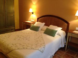 A bed or beds in a room at Hotel Sierra Quilama