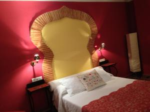 A bed or beds in a room at Hotel Sierra Quilama