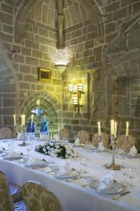 A restaurant or other place to eat at Parador de Plasencia