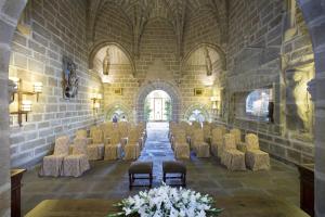 A seating area at Parador de Plasencia