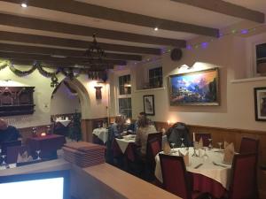 Restaurace v ubytování Lion and Fiddle