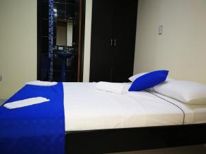 Hotel Zafiro客房内的一张或多张床位