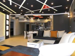 Χώρος καθιστικού στο Three-Bedroom Apartment at Louly Beach Resort