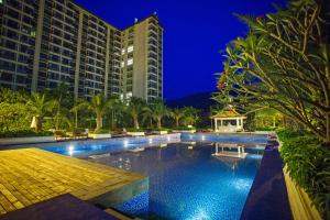 Piscina de la sau aproape de Xishuangbanna Yajule City Golf Hotel