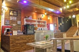 Ο χώρος του lounge ή του μπαρ στο Kubuku Eco Dive Lodge and Yoga