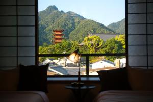 山景或在日式旅馆看到的山景