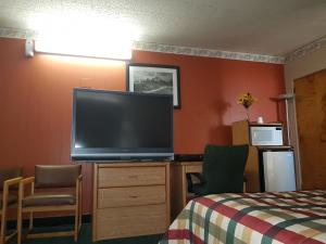 TV a/nebo společenská místnost v ubytování Townhouse Motel