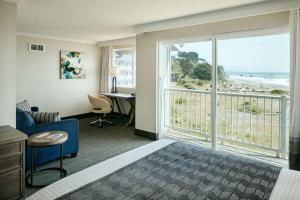 Beachfront Inn客房内的一张或多张床位