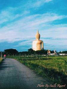 a large building sitting on the side of a road at Smile Resort in Ban Phai Cham Sin