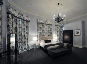 Krevet ili kreveti u jedinici u objektu Largs Pier Hotel