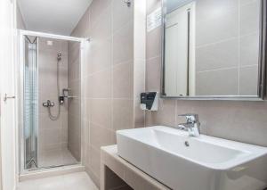 Un baño de Diogenis Hotel