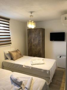A bed or beds in a room at Ersin Konak