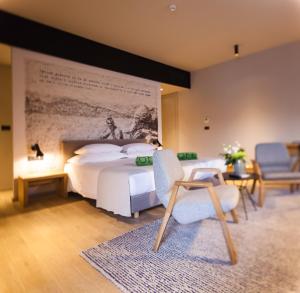 Postel nebo postele na pokoji v ubytování One Suite Hotel
