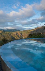 a swimming pool with a view of a mountain at Villa Verde Ella in Ella