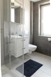 Ванная комната в Hotel M24 - Alle Zimmer mit Küchenzeile