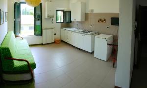 A kitchen or kitchenette at Casaleaurelia