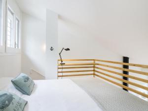 Posteľ alebo postele v izbe v ubytovaní La vie en rouge SA RIERA duplex, private parking