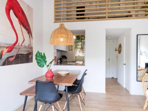 Posedenie v ubytovaní La vie en rouge SA RIERA duplex, private parking