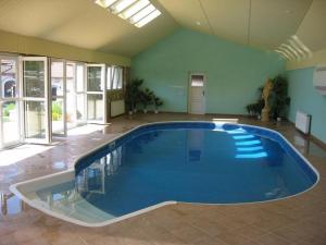 a large swimming pool in a large room at Čapkův statek in Hořičky