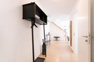 Telewizja i/lub zestaw kina domowego w obiekcie Mar Suite Apartments - Center