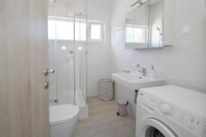 Koupelna v ubytování Bacan Family Apartments + 30 fotografií