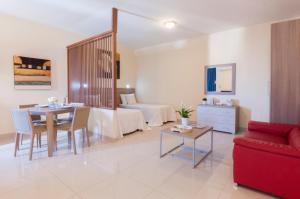 O zonă de relaxare la Blubay Suites by ST Hotels