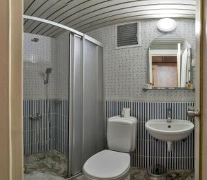 Koupelna v ubytování VERSİON HOTEL
