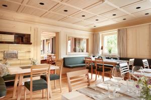 Fotografie z fotogalerie ubytování Gasthof Taube v destinaci Bizau