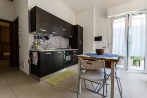 Η κουζίνα ή μικρή κουζίνα στο Porto San Giorgio sud vivi il Mare in Tranquillità