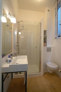 Ein Badezimmer in der Unterkunft Appartements Avignon Centre