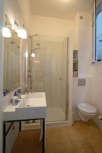 Bilik mandi di Appartements Avignon Centre +37 gambar