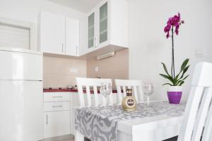 Apartments Majić的厨房或小厨房
