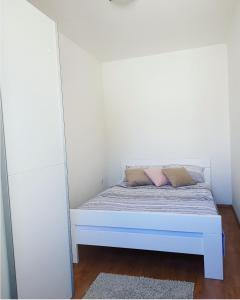 Postel nebo postele na pokoji v ubytování Apartment Gajac Zrće Novalja